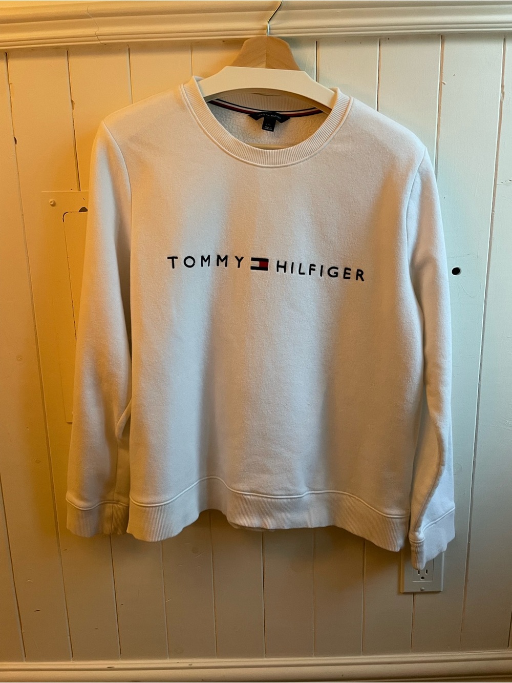 Tommy Hilfiger White Crewneck Sweatshirt with Signature Logo